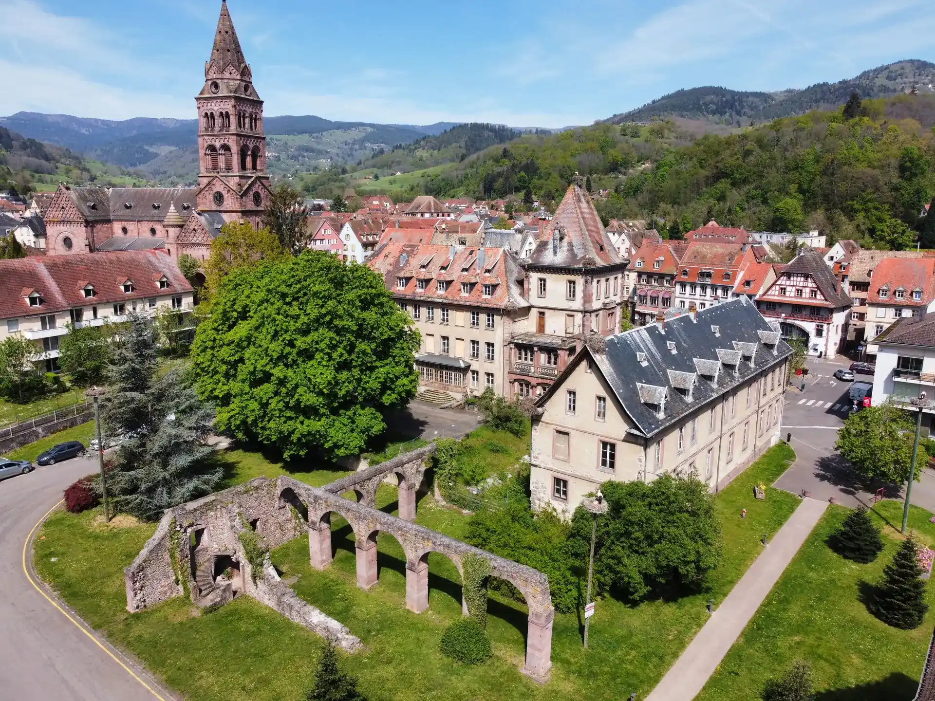 Le cloître gothique de l'abbatiale de Munster — XIe siècle