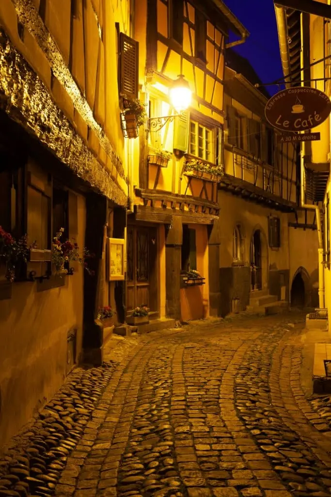 Eguisheim, village concentrique berceau du vignoble alsacien
