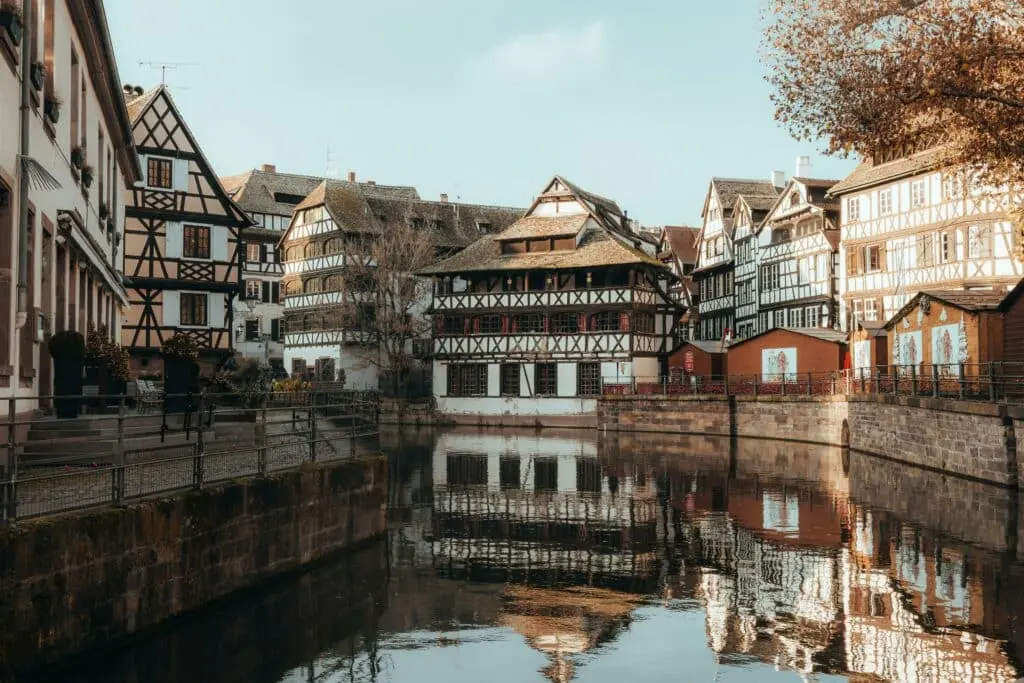 Cathédrale Notre-Dame de Strasbourg — flèche gothique à 142 m