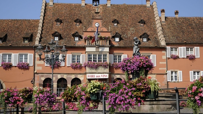 Village de Barr en Alsace — Ruelle typique et maisons à colombages