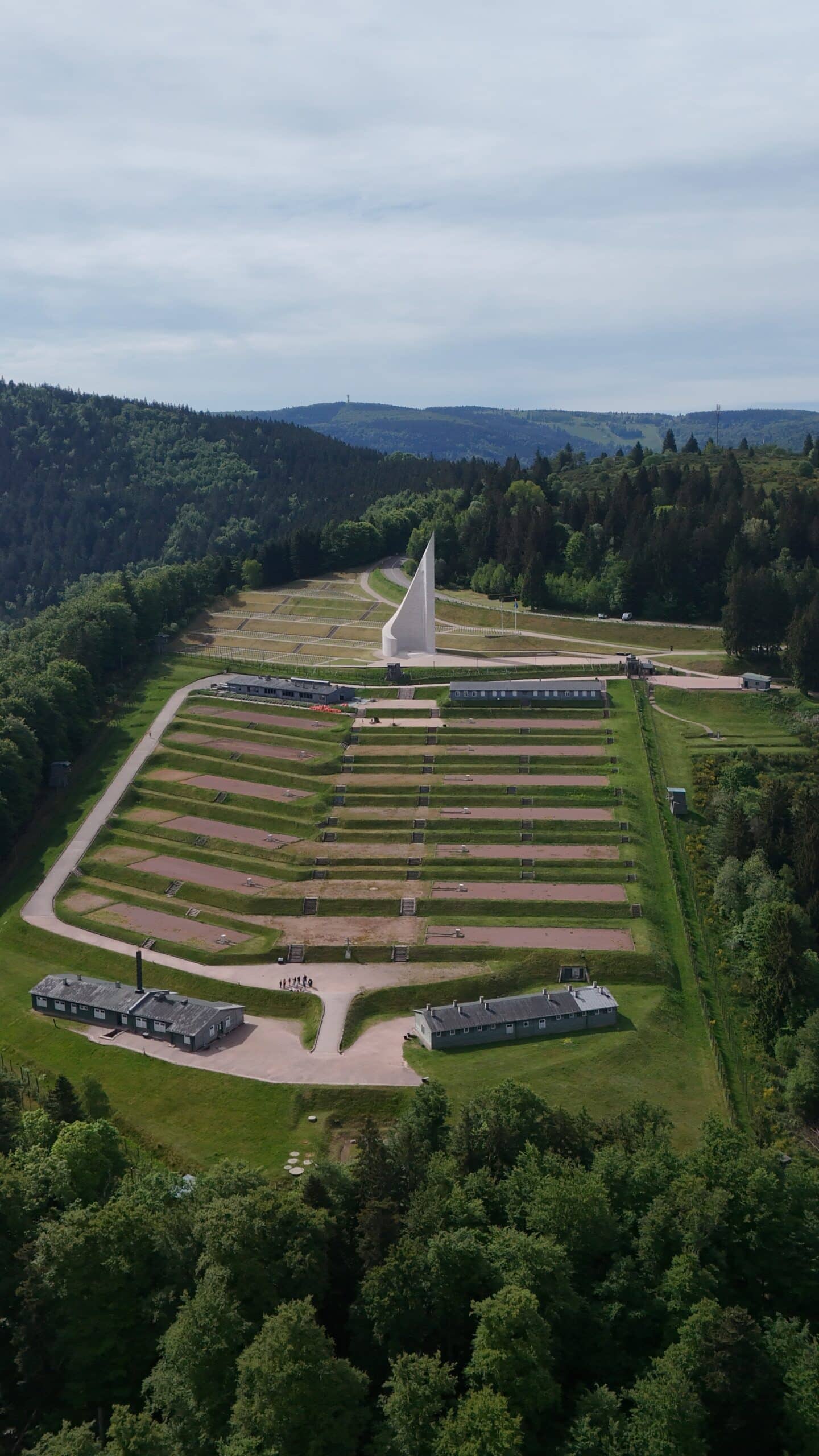 Camp du Struthof en Alsace — Enceinte et miradors, site mémoriel unique en France