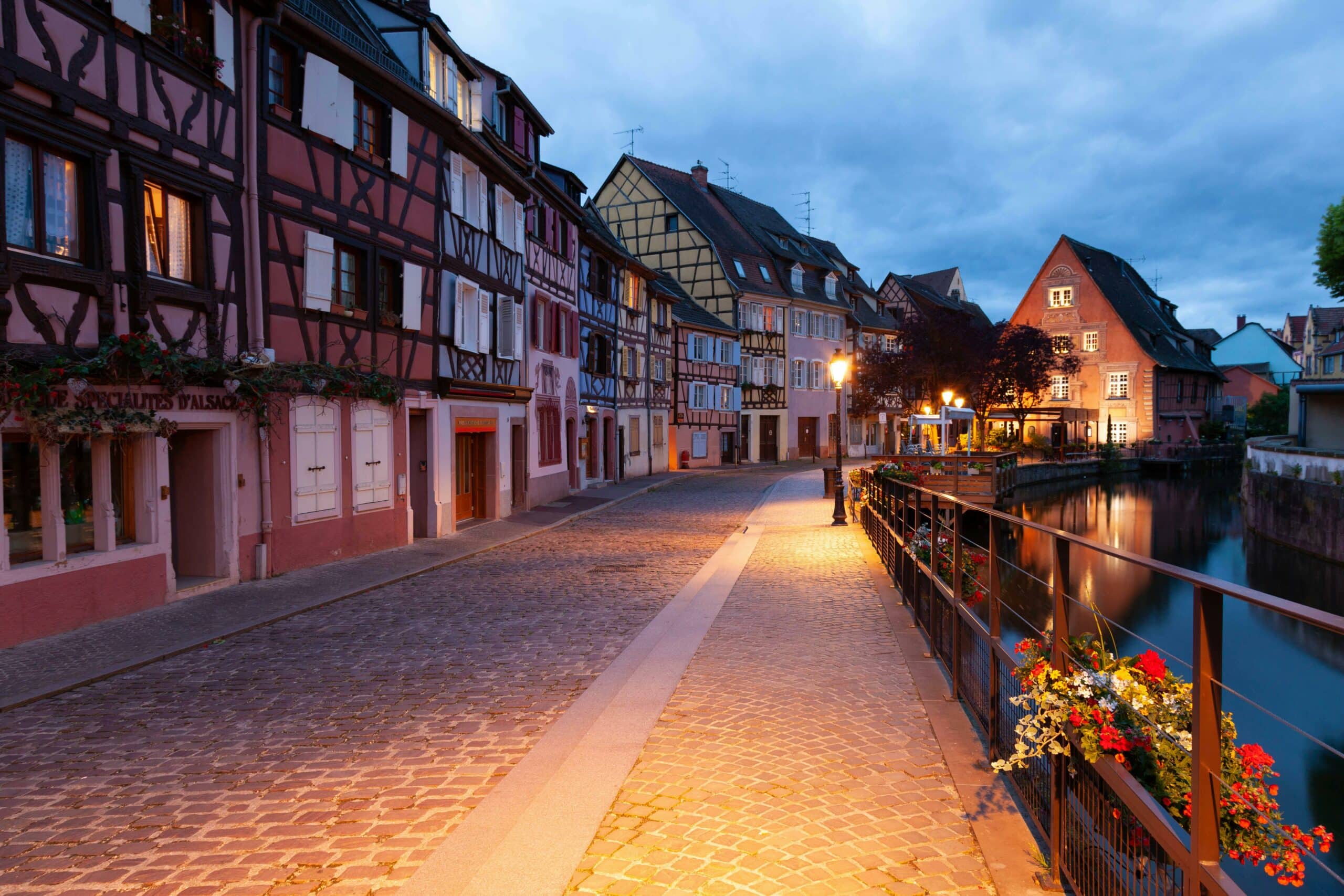 Petite Venise Colmar — Chauffeur privé Elsass VTC Quartier de la Petite Venise de Colmar au coucher du soleil — VTC Elsass VTC