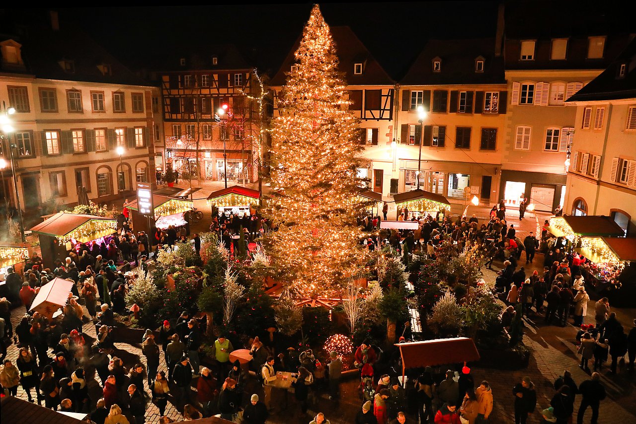 Marché Noël Sélestat — Chauffeur VTC Elsass VTC Marché de Noël de Sélestat — Chalets et illuminations alsaciennes